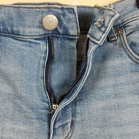 LOFT 4" Denim Short - Picture 3 of 10